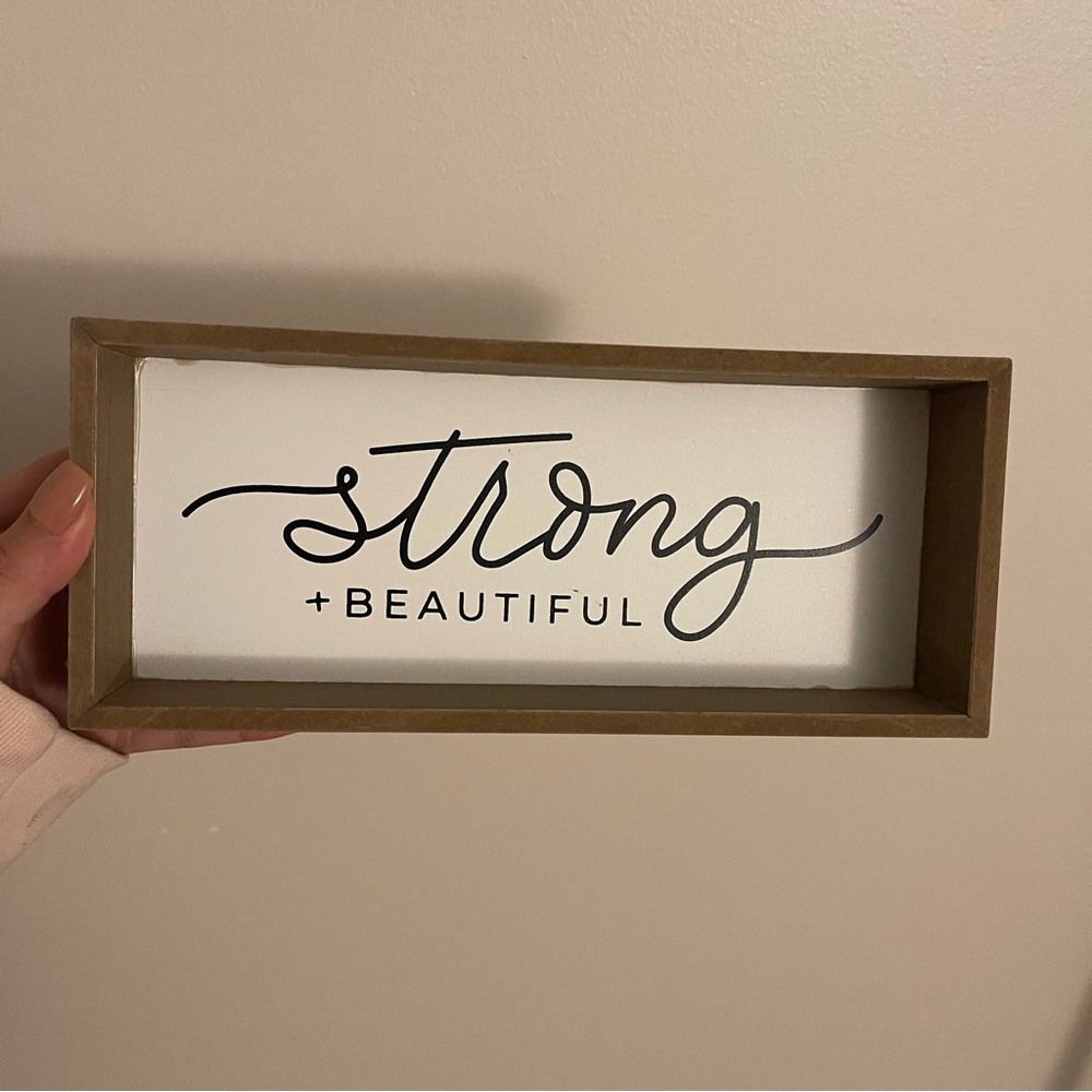 Strong + beautiful sign💪🏼💕